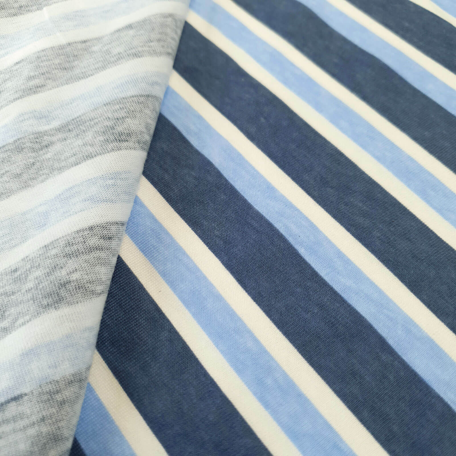 Cyrian - Baumwoll-Jersey mit Querstreifen in Überbreite - Blau/Weiß