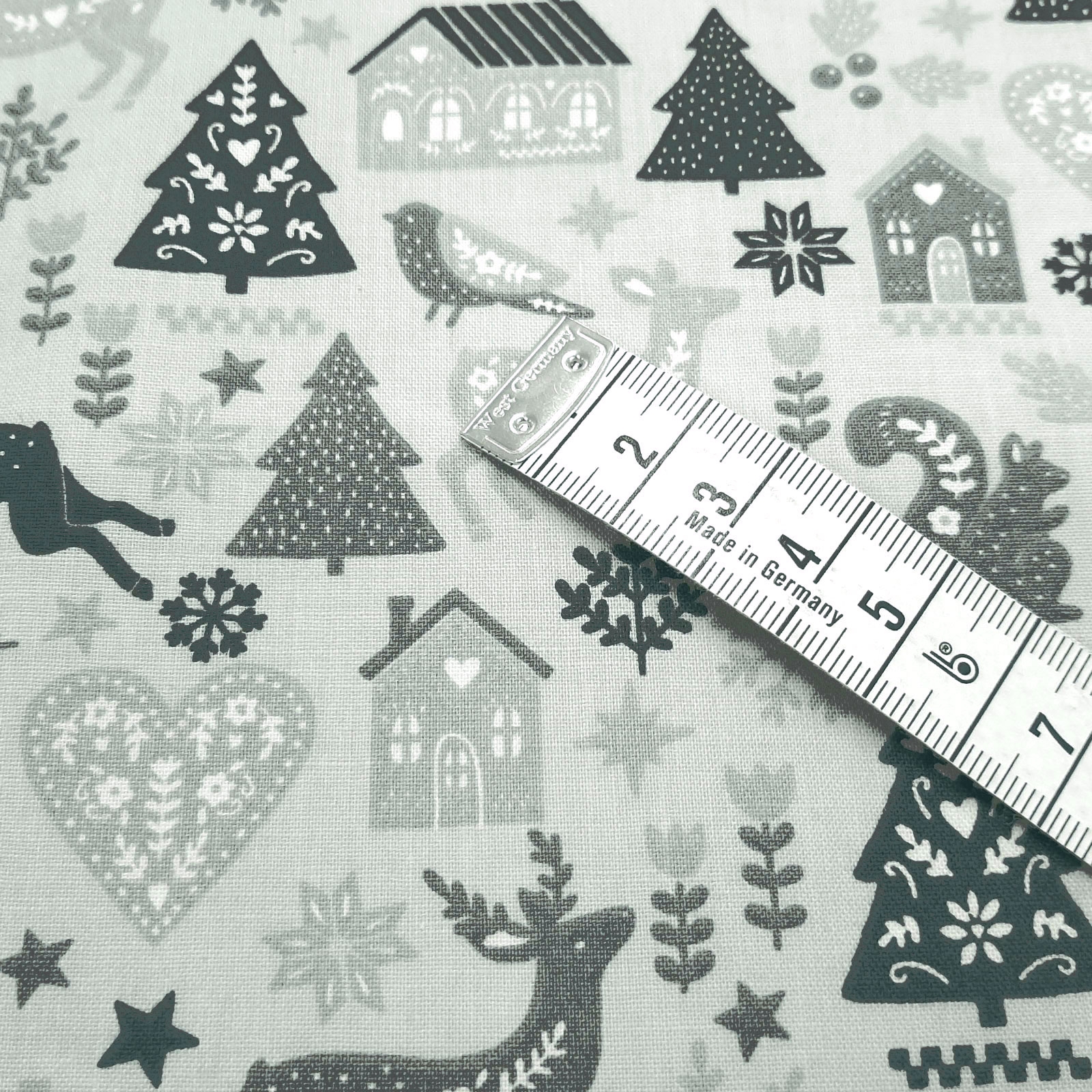 Weihnachtsstoff „Christmas Reindeer“ – Überbreite 160cm-Grau